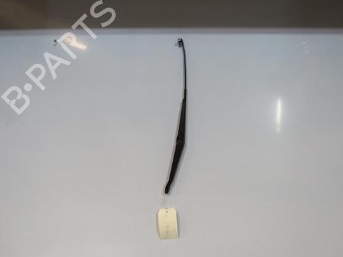 Used Front windshield wiper arm FIAT PUNTO (188_) 1.9 DS 60 (188.031, .051, .231, .251) (60 hp) 25070881