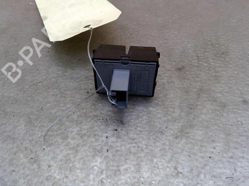 Interrupteur de vitre avant gauche SEAT IBIZA IV ST (6J8, 6P8) 1.6 TDI (90 hp) 25110979