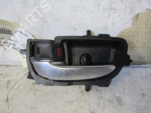 Used Front left interior door handle TOYOTA YARIS (_P13_) 1.5 Hybrid (NHP130_, NHP130) (101 hp) 25106547