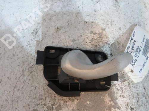 Used Front left interior door handle Front left interior door handle FIAT PUNTO (188_) 1.4 (95 hp) 10607220 10607220