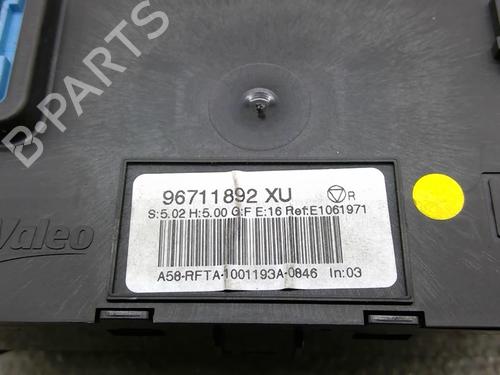 climate-control-citroen-c3-picasso-sh_-2008-25111088 main image