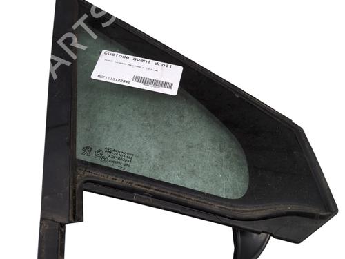Front right quarter glass PEUGEOT 208 I (CA_, CC_) 1.4 HDi | BP29508384C112 