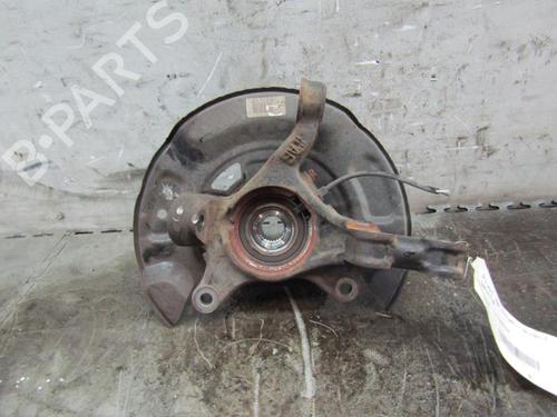 Used Left front steering knuckle TOYOTA YARIS (_P13_) 1.5 Hybrid (NHP130_, NHP130) (101 hp) 25106564