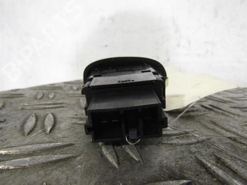 Used Right front window switch PEUGEOT 1007 (KM_) 1.4 (75 hp) 25065769