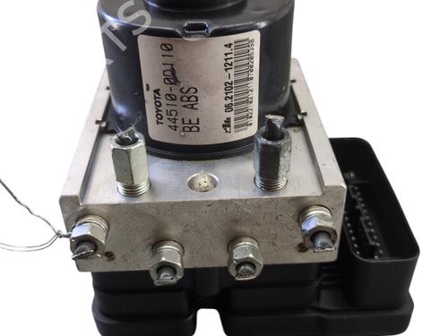 Módulo de ABS TOYOTA YARIS (_P9_) 1.4 D-4D (NLP90_, NLP90R) (90 hp) 32673910