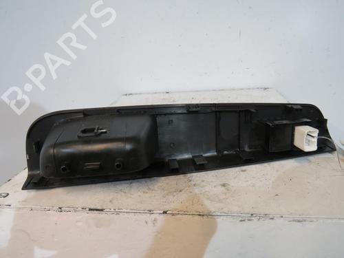 Used Right front window switch Right front window switch KIA CEE'D Hatchback (ED) 1.6 CRDi 90 (90 hp) 25069387 25069387