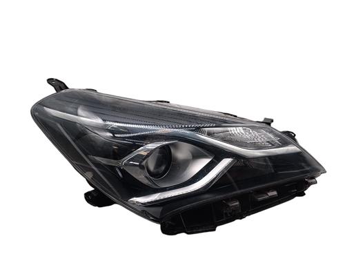 Used Right headlight TOYOTA YARIS (_P13_) 1.5 Hybrid (NHP130_, NHP130) (101 hp) 29956269