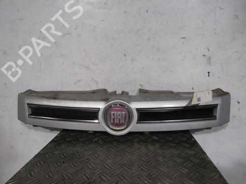 Grill FIAT PANDA (169_) 1.3 D Multijet (169AXG1A, 169AXD1A) (75 hp) 25113086