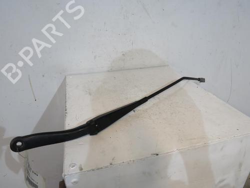 Used Front windshield wiper arm FIAT GRANDE PUNTO (199_) 1.3 D Multijet (75 hp) 25083807