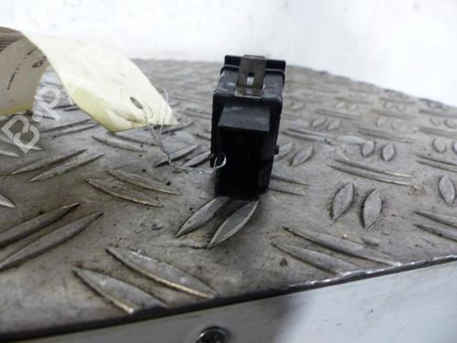 Used Warning switch Warning switch VW POLO IV (9N_, 9A_) 1.2 12V (64 hp) 25065380 25065380