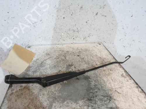 Used Front windshield wiper arm RENAULT CLIO III (BR0/1, CR0/1) 1.2 16V (BR02, BR0J, BR11, CR02, CR0J, CR11) (75 hp) 25109413
