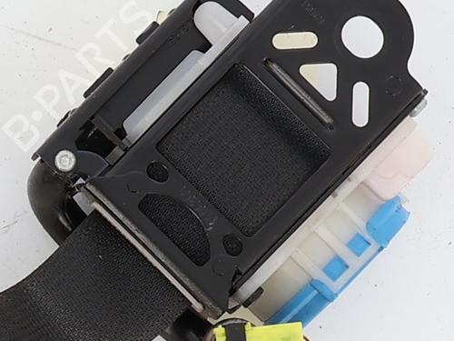 front-right-seatbelt-toyota-aygo-_b4_-2014-36158415 main image