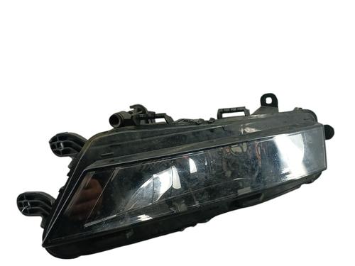 Used Left front fog light SKODA OCTAVIA III Combi (5E5, 5E6) 1.5 TSI (150 hp) 30204142