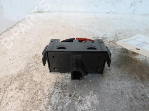 Used Warning switch Warning switch RENAULT TWINGO II (CN0_) 1.2 16V (CN04, CN0B) (75 hp) 25067070 25067070
