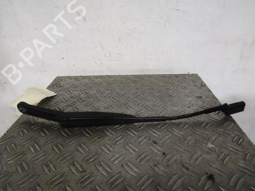 Used Front windshield wiper arm LANCIA MUSA (350_) 1.4 (350.AXA11, 350.AXA1A) (95 hp) 25108440
