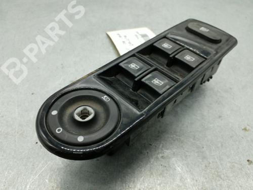 Used Left front window switch Left front window switch RENAULT CLIO IV (BH_) 1.5 dCi 75 (75 hp) 10573779 10573779