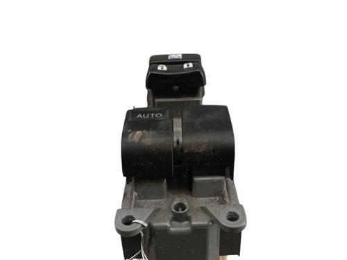 Used Left front window switch TOYOTA YARIS (_P13_) 1.4 D (NLP130_, NLP130) (90 hp) 31907572