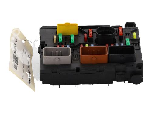 Used Fuse box Fuse box 33723828 33723828