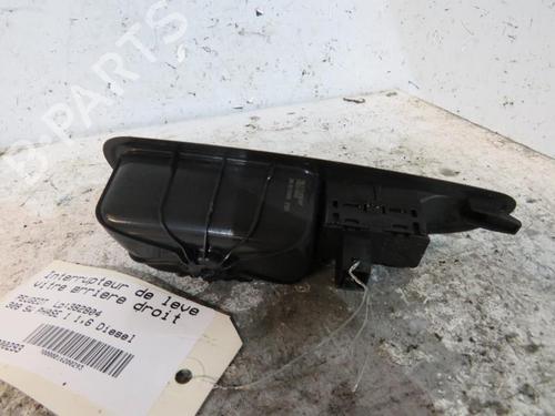 Used Right rear window switch Right rear window switch PEUGEOT 308 SW I (4E_, 4H_) 1.6 HDi (109 hp) 25067103 25067103