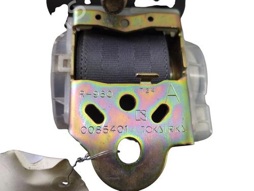 rear-right-seatbelt-toyota-rav-4-ii-_a2_-2000-2001-2002-2003-2004-2005-25744755 main image