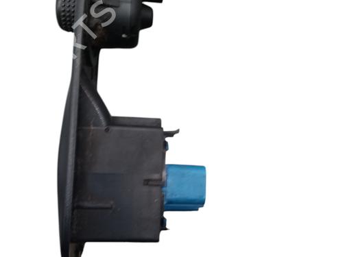 Used Left front window switch Left front window switch RENAULT TRAFIC II Van (FL) 1.9 dCi 80 (FL0B) (82 hp) 31858386 31858386