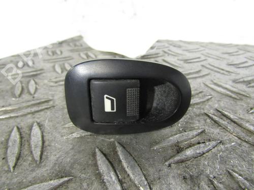 Used Right front window switch Right front window switch PEUGEOT 1007 (KM_) 1.4 (75 hp) 25065769 25065769