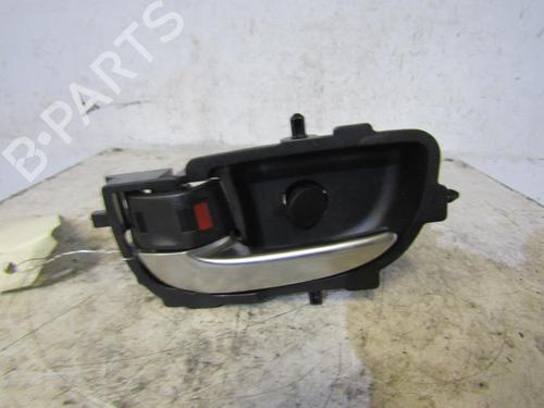 Used Rear left interior door handle TOYOTA YARIS (_P13_) 1.5 Hybrid (NHP130_, NHP130) (101 hp) 25079203