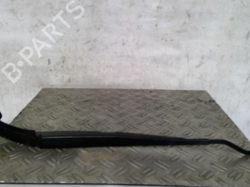 Used Front windshield wiper arm KIA SORENTO III (UM) [2015-2023]  25082446