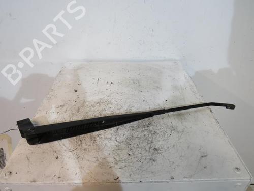 Used Front windshield wiper arm NISSAN TERRANO II (R20) 2.7 TDi 4WD (125 hp) 25112388