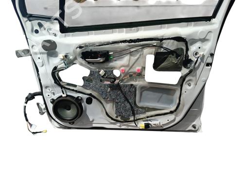 right-front-door-toyota-yaris-_p13_-2010-2011-2012-2013-2014-2015-2016-2017-2018-2019-2020-32211933 main image