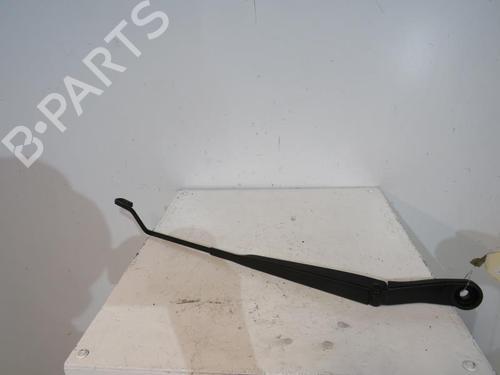 Used Front windshield wiper arm NISSAN MICRA III (K12) 1.2 16V (65 hp) 25095178