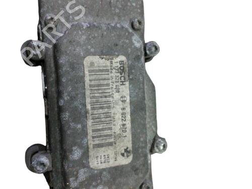 radiator-fan-bmw-3-compact-e46-2001-2002-2003-2004-2005-25077385 main image