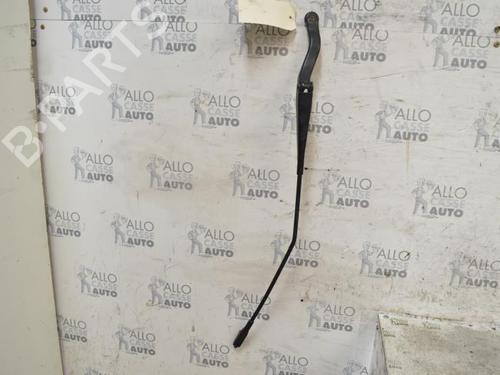 Used Front windshield wiper arm OPEL CORSA D (S07) 1.3 CDTI (L08, L68) (75 hp) 25071325