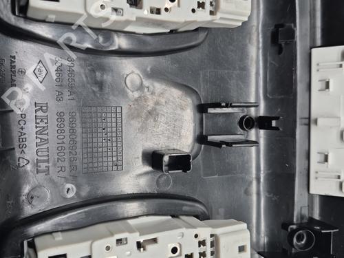interior-roof-light-renault-clio-v-b7_-2019-25072411 main image