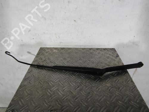 Used Front windshield wiper arm NISSAN X-TRAIL I (T30) 2.2 Di 4x4 (114 hp) 25069534