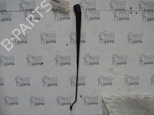 Used Front windshield wiper arm RENAULT SCÉNIC I MPV (JA0/1_, FA0_) 1.9 D (JA0J, FA0J) (64 hp) 25071362