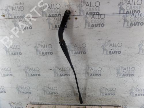 Used Front windshield wiper arm BMW 1 (E81) 118 d (143 hp) 25086820