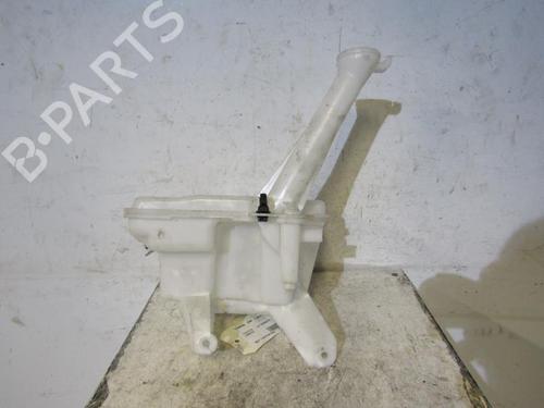 Used Windscreen washer tank TOYOTA YARIS (_P13_) 1.5 Hybrid (NHP130_, NHP130) (101 hp) 25106543
