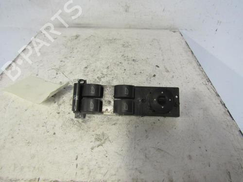Used Left front window switch FORD FOCUS II Turnier (DA_, FFS, DS) [2004-2012]  25094442