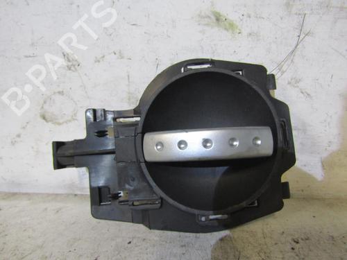 Used Front right interior door handle Front right interior door handle 25063748 25063748