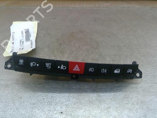 Used Warning switch FIAT 500L (351_, 352_) 1.3 D Multijet (199LXY1A, 199LXY11) (84 hp) 25093263