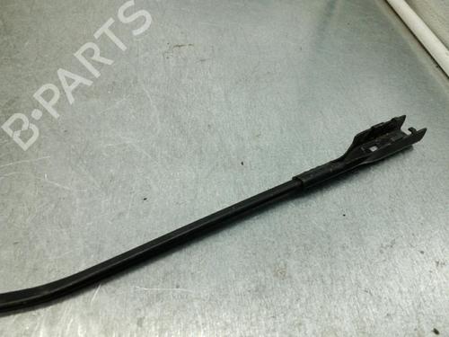 Used Front windshield wiper arm SKODA OCTAVIA III Combi (5E5, 5E6) 1.5 TSI (150 hp) 25088820