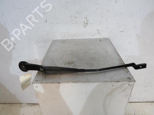 Used Front windshield wiper arm FORD FOCUS III 2.0 TDCi (150 hp) 25085922