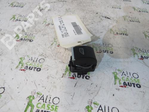 Used Left rear window switch Left rear window switch FORD FOCUS III Saloon 2.0 TDCi (150 hp) 10611078 10611078