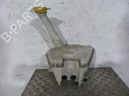 Used Windscreen washer tank TOYOTA YARIS (_P13_) 1.4 D (NLP130_, NLP130) (90 hp) 25065470