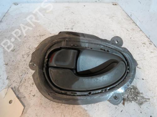 Used Front left interior door handle PEUGEOT 406 (8B) 1.9 TD (90 hp) 25067382