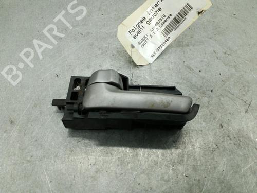 Venstre foran invendig håndtak SUZUKI SWIFT III (MZ, EZ) 1.3 (RS413, ZC11S) (92 hp) 25089125