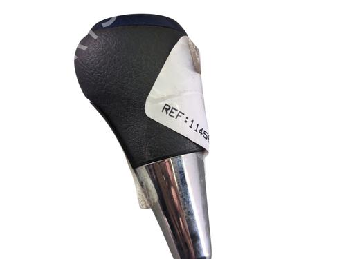 Used Shift knob Shift knob TOYOTA YARIS (_P13_) 1.5 Hybrid (NHP130_, NHP130) (101 hp) 30107807 30107807