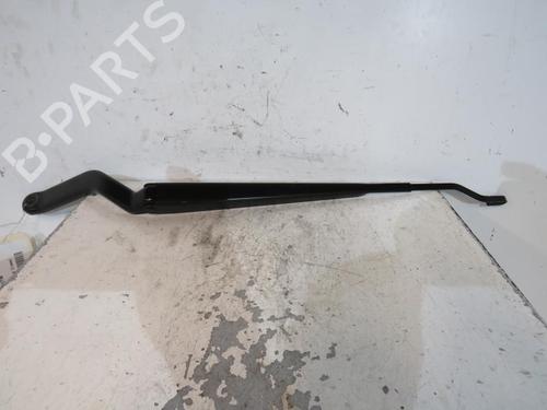 Used Front windshield wiper arm FORD FUSION (JU_) 1.4 TDCi (68 hp) 25083976