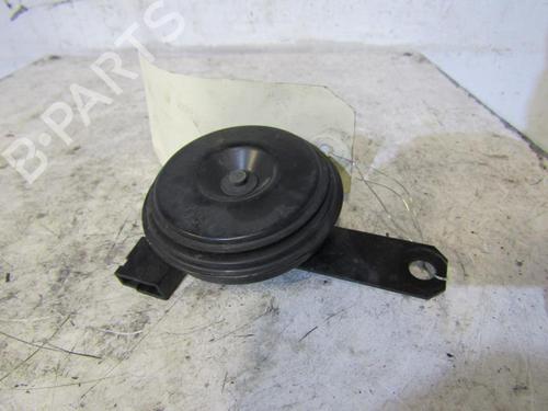 Used Horn TOYOTA YARIS (_P13_) 1.5 Hybrid (NHP130_, NHP130) (101 hp) 25106557